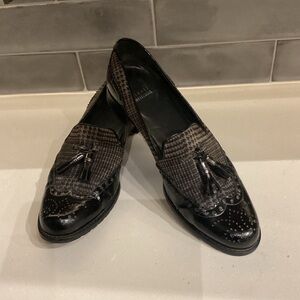 Stuart Weitzman Wing Tip Tassel Loafer w plaid Size 9 Classic